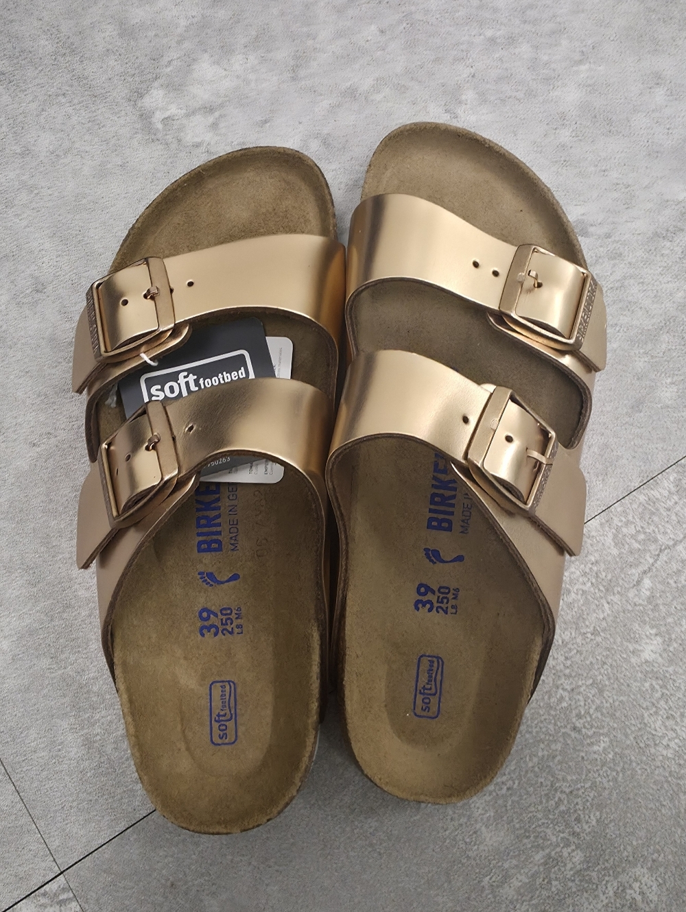 BIIRKENSTOCK Women's Arizona Soft Footbed Banded Buckle Metallic Slide Sandals,8 - Picture 2 of 9